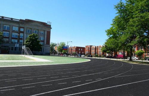 The Banksy-Free Parking -4 bedroom w King bed- Firepit Rooftop near United Center - Foto 50