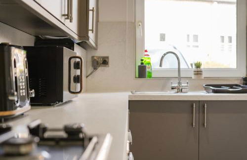 Yasmin's Townhouse - Sleeps upto 10, great for groups with FREE Parking - Hosted by Stay Host Save - Foto 26