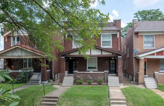 Cozy Family Home - Walk to MO Botanical Gardens - Photo 1