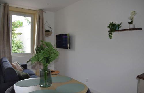 Élégant T2 à Bron, Tramway à 2min, Box Parking, 4Personnes - Foto 30