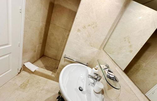 Ático frontal al mar con piscina privada by homeprive - Foto 36