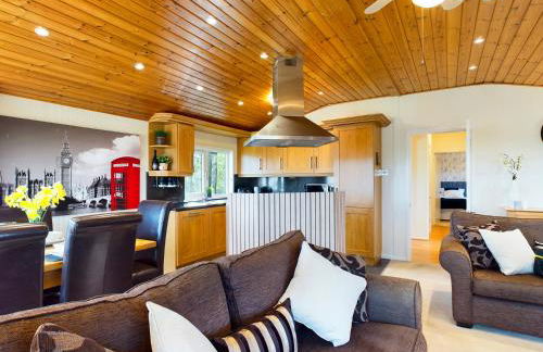 3 Bedroom Lakeview Lodge - Ensuite & Balcony Deck - Foto 25