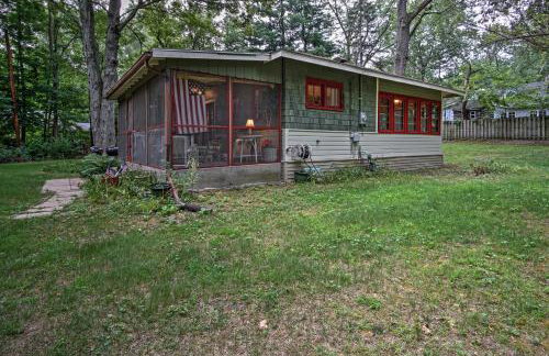 Harbert Cottage with Fire Pit Half Mile to Beach! - Foto 20