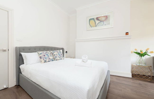 Stunning Sydney Home 8 - Photo 3