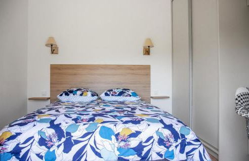 Amazing Home In Runan With Wifi - Photo 11