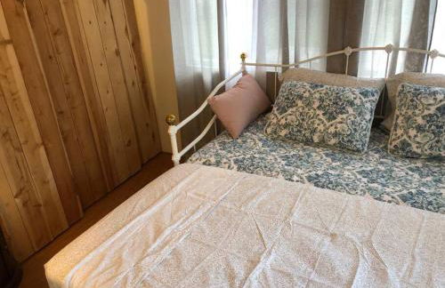 Ruth House Original Craftsman PETS, walk to State st. - Photo 3