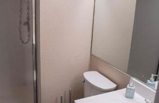 Comfy Expansive Home - Near the Strip - Heated Pool - Foto 21