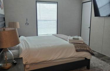 Fun, relaxing, charming retreat - Photo 24