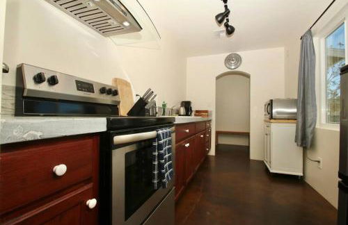 Mayfair House - 4 Minutes to National Park! - Foto 3