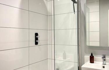 2 Bed House - Sleeps 4 - Parking - Foto 8