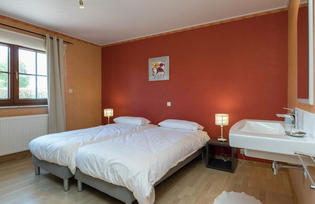 Spacious Holiday Home in the Ardennes with Sauna & Hot Tub - Photo 8