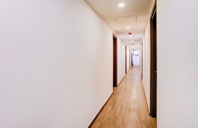 Elegant Stays at The Unicontinental Khar Mumbai - Foto 26