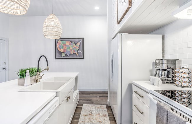 Delightfully Redesigned Home - JZ Vacation Rentals - Photo 14