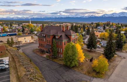 Beautiful Mountain Views in Iconic Building - Foto 31