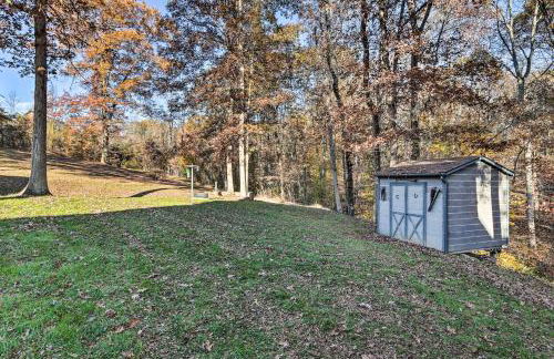 Luxe Dog-Friendly Cabin with Hot Tub and Game Room - Foto 27