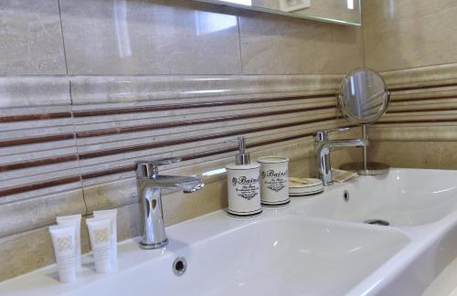 Villa Muskatel KRK -with heated covered pool - Photo 43