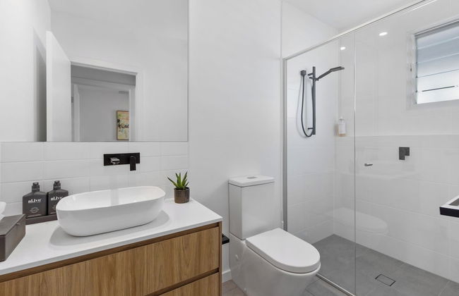 Palm Beach Luxe Townhouse walk to Beach - Photo 17