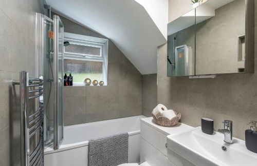 Spacious 2 Bed Flat Sleeps 4 - Foto 7