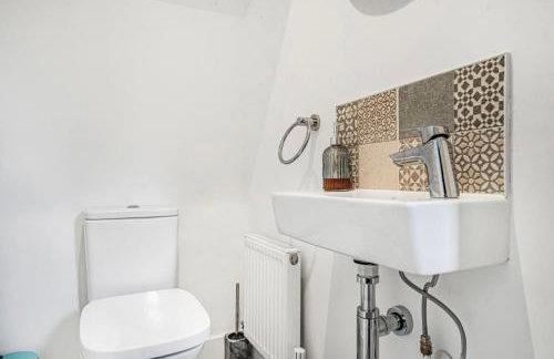 Contemporary 3 Bedroom home in Launton Village - close to Tythe Barn, Bicester Shopping & Bicester Heritage - Foto 14