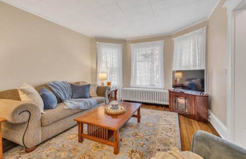 Classic West Hartford Center Apartment - Foto 3