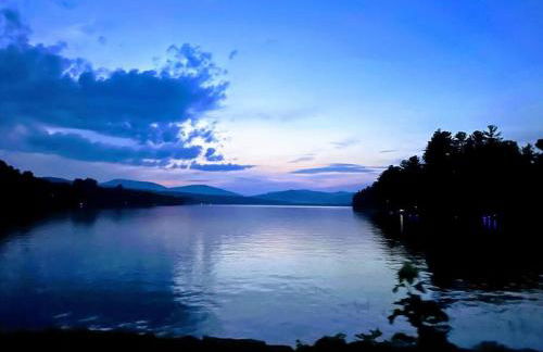 Luxe Modern Lakefront Oasis - Hot Tub, Sunset Views, Pet & Family Friendly! Close to UMF! - Foto 65