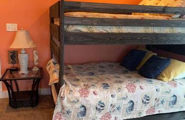 JUST LISTED Beach House Steps Away from the Beach - Foto 5