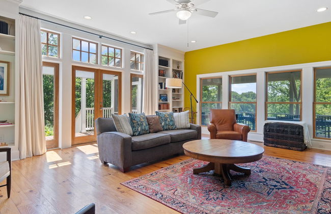 Beautiful Home on a Quiet Lot, Sleeps 14, Treehouse & Game Room! - Foto 15