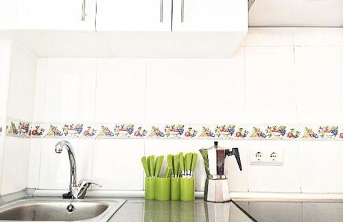 COSY 3 BED APT 200m FROM BEACH WiFi - Photo 13