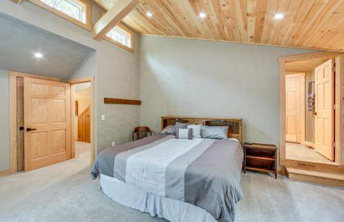 10 Mi to Mtn Resort Normalville Cabin with Balcony! - Foto 25