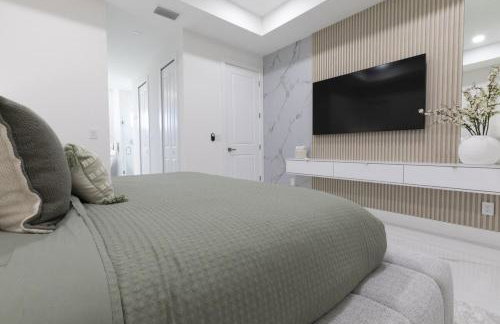 KING BED - FREE Pool Heat - 85 in TV - 4BR Villa - Foto 48