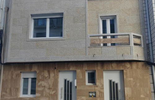 Casa adosada con pequeño patio - Foto 2