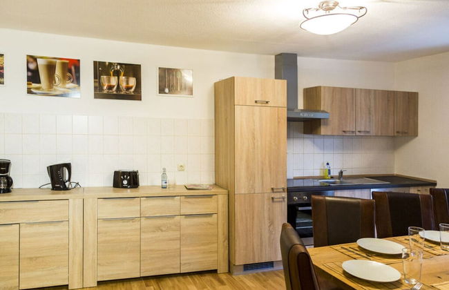 Courtyard View - Manor by the Lake - Photo 9