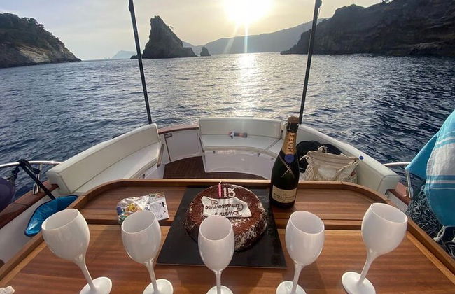 Crucero al atardecer por la costa de Capri y Sorrento en barco Todo incluido - Foto 17