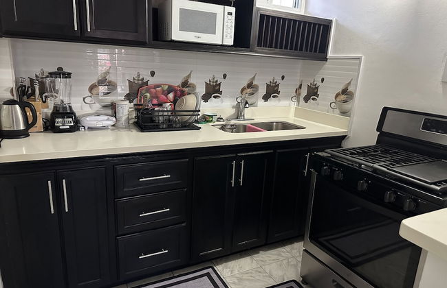 Remarkable 1-bed Apartment in Montego Bay - Photo 4