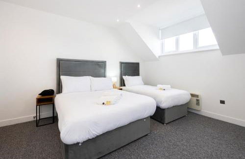 Stanway Apartments- Free Parking & Close To Tram Stop - Photo 40