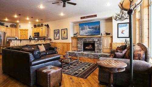 Spacious Sandpoint Chalet with Hot Tub Views - Foto 1