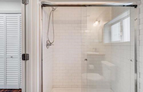 Baby Blue Cottage Downtown Hot Tub BBQ Fire Pit - Foto 24