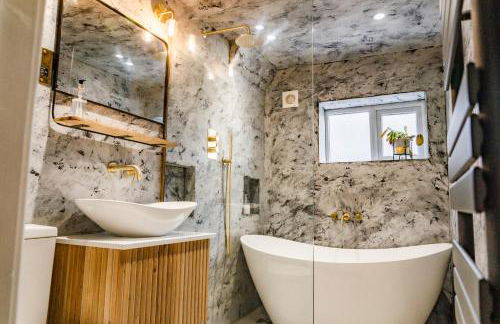 Benyon Street Townhouse - Photo 2