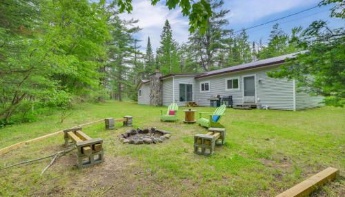 Updated Cabin with 2 Suites, Fire Pit and Forest Views - Foto 3