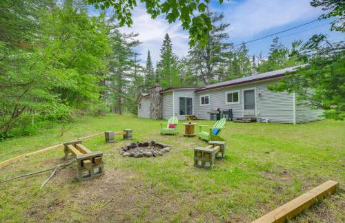 Updated Cabin with 2 Suites, Fire Pit and Forest Views - Foto 3