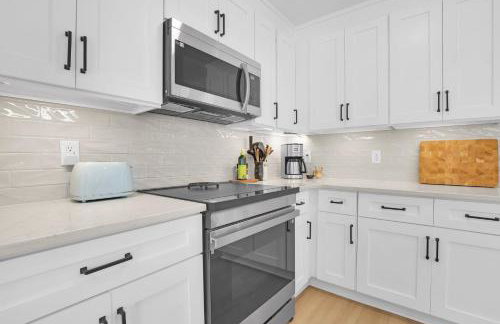 NEW! The White House, with 2 King Ensuites close to Parris Island and Downtown - Foto 19