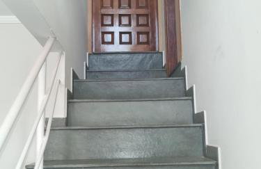 Casa com dois quartos,dois banheiros,sendo um, uma suíte,sala de estar cozinha e garagem - Foto 8