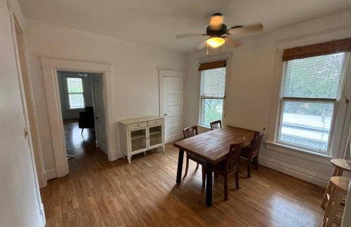 2nd Floor suite, close to ISU, Mill, & downtown - Foto 16