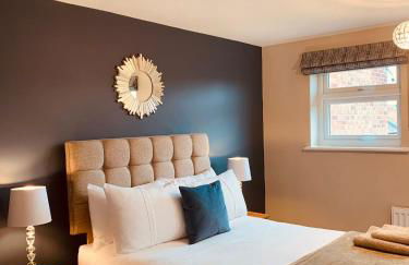 2 bedroom house walking distance to city centre WITH FREE PARKING - Photo 2