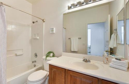 Pool, Game Room! Family-Friendly Surprise Retreat - Foto 17