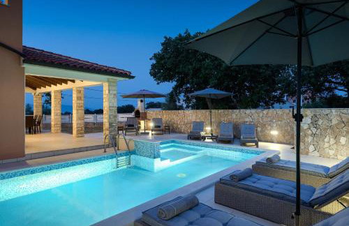 Villa Gloria, villa with heated pool - Foto 33