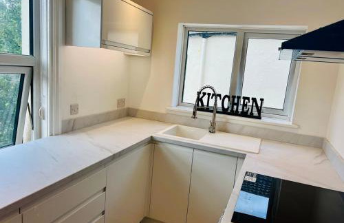 Large central 3 bedroom apartment superking 5 guests - free parking - Photo 15