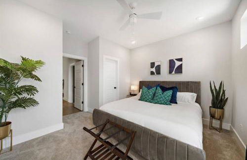 Black House - Downtown Elegance with HotTub and King Beds - Foto 33