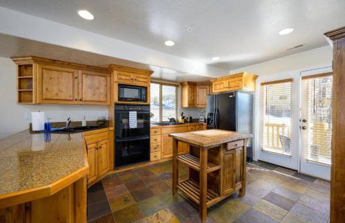 Bigfoots Alpine Retreat MH710By Powder Mtn Hot Tub - Photo 21