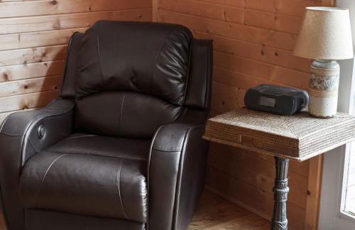 Loft Wood Stove Fire Pit Grill & Deck on Creek - Foto 32